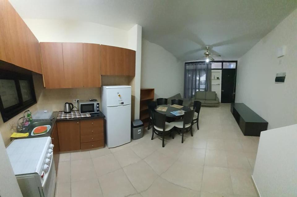 Lovely 2 Bedrooms In The Tourist Area In Paphos . Exterior photo